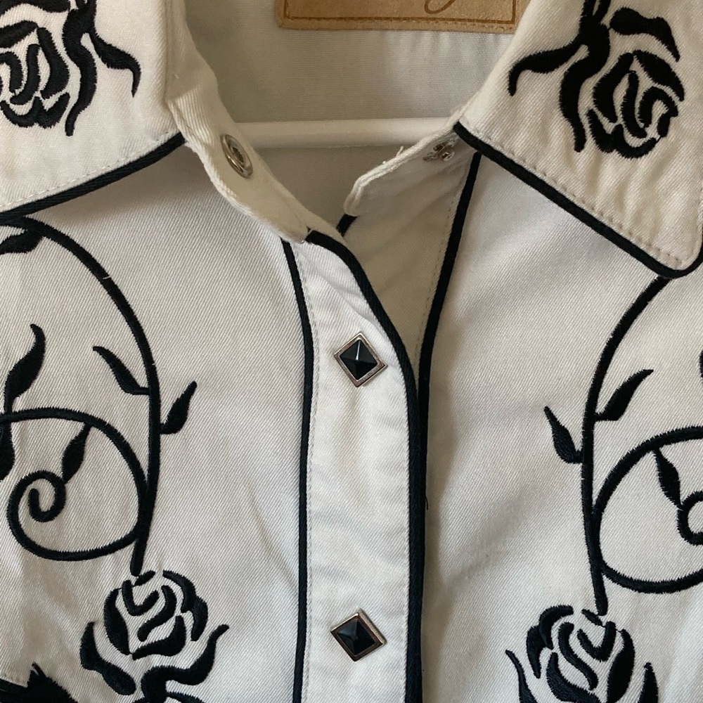 Scully SZ M Womens Western White and Black Embroidered with Roses Shirt - Picture 9 of 15